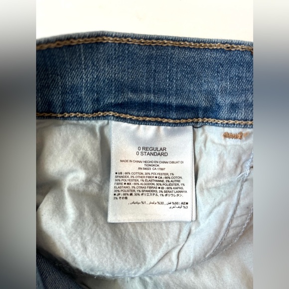 Old Navy - Cropped Light Wash Jeans - Picture 5 of 5